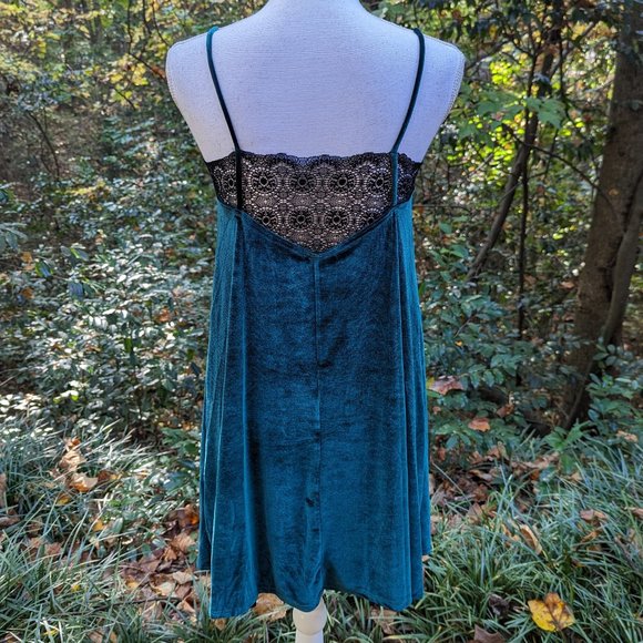 ANTHROPOLOGIE Maronie Velvet Mini Slip Party Dress in Emerald Green Size Medium - Picture 3 of 9
